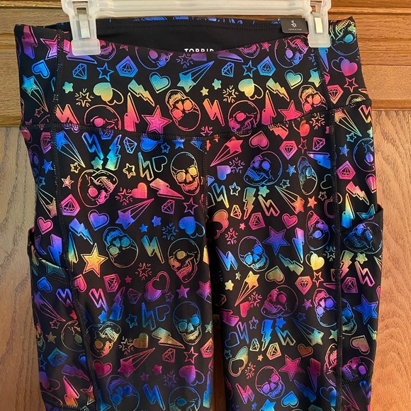 NWT torrid active rainbow skull high rise crop legging, hearts, stars, 1X - Picture 6 of 16